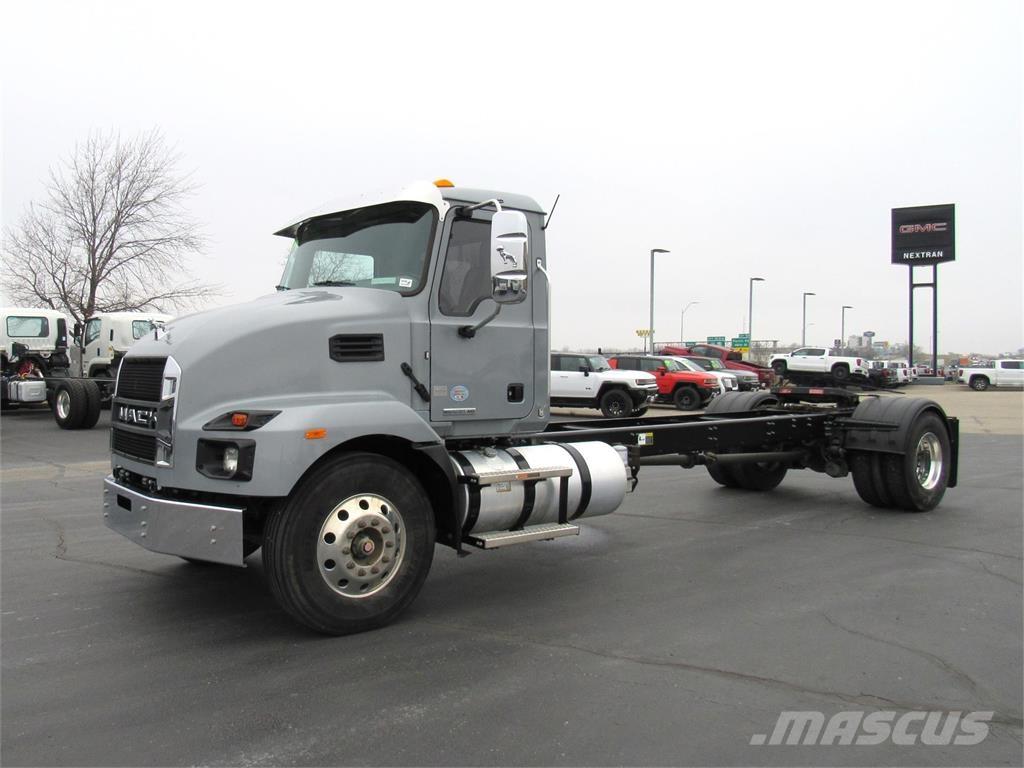 Mack MD742 Raamautod