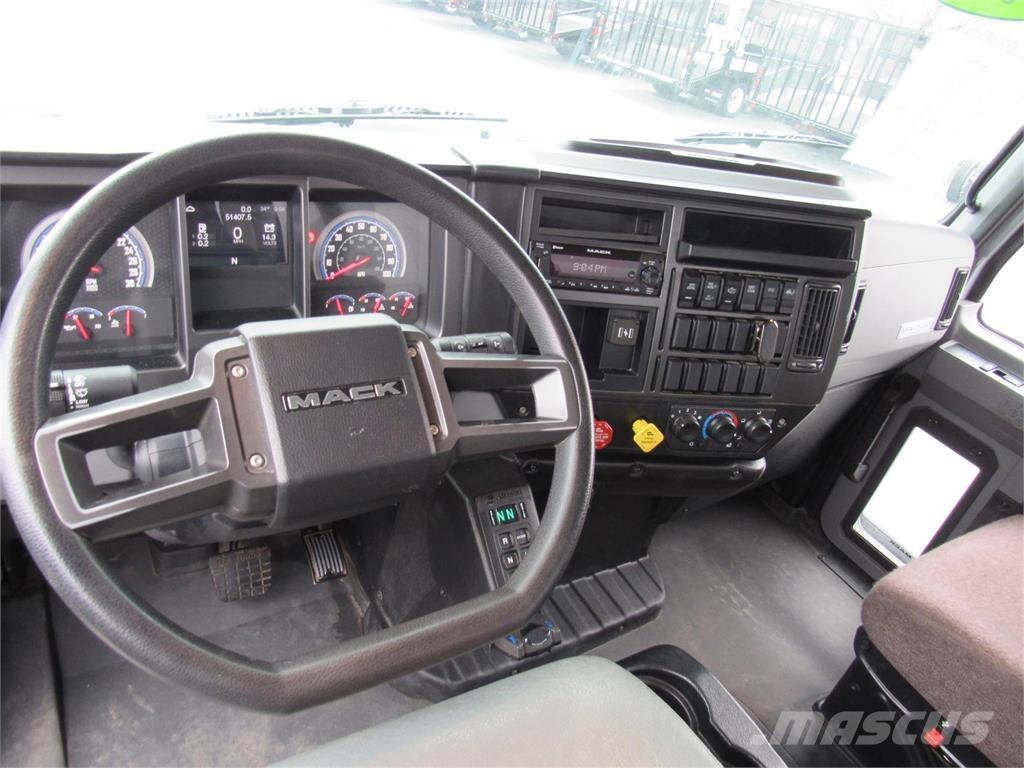 Mack MD742 Raamautod