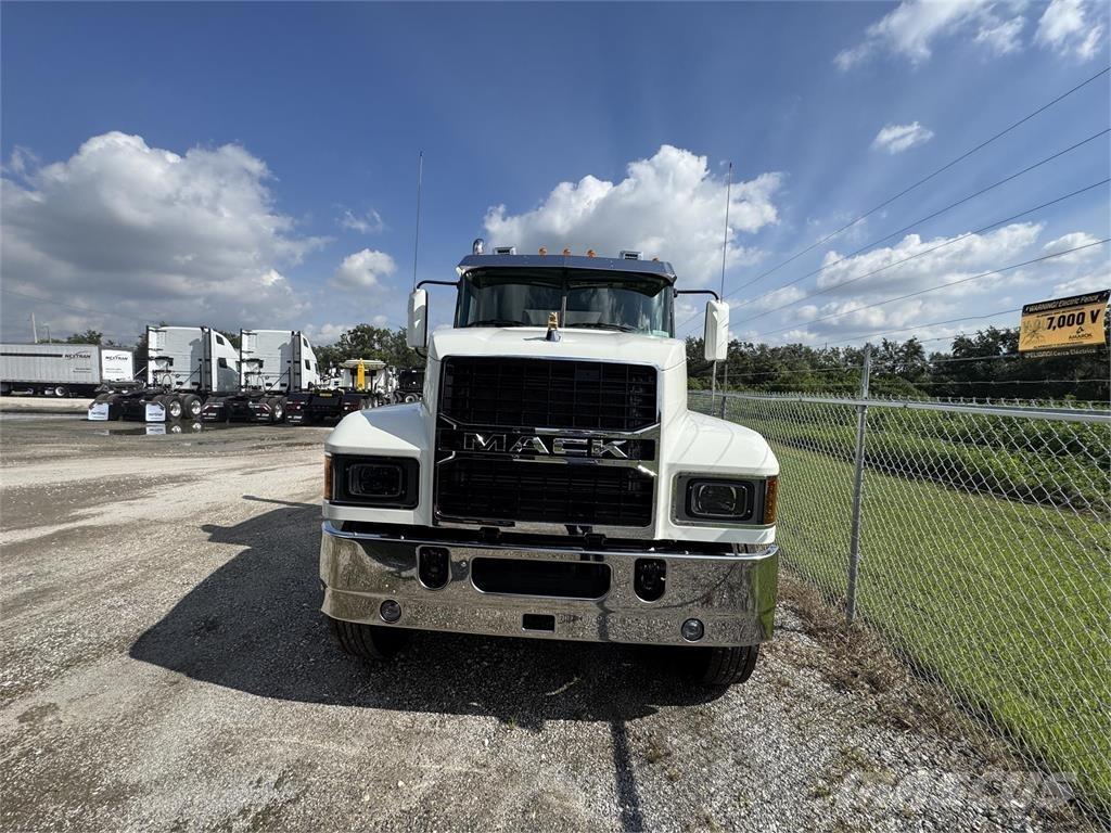 Mack PI64T Sadulveokid