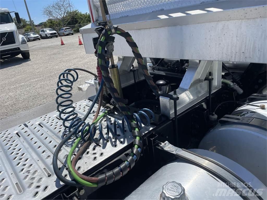 Mack PI64T Sadulveokid