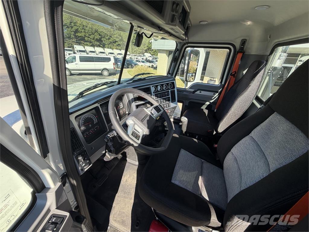 Mack PI64T Sadulveokid