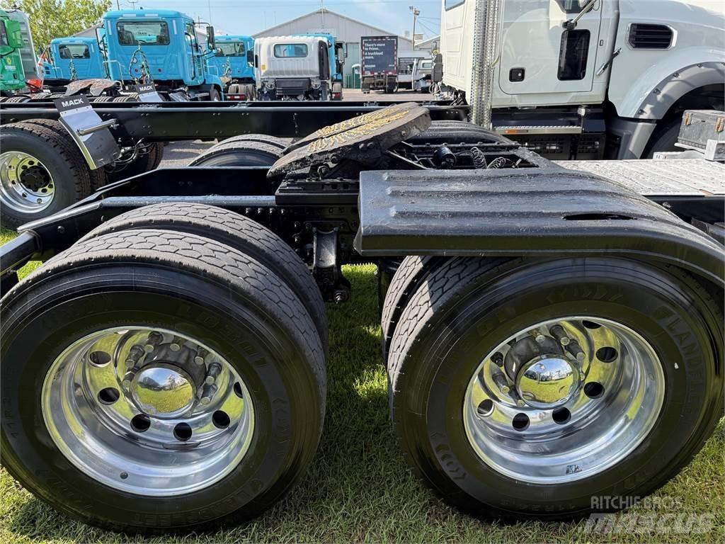 Mack PI64T Sadulveokid