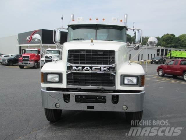 Mack PI64T Sadulveokid