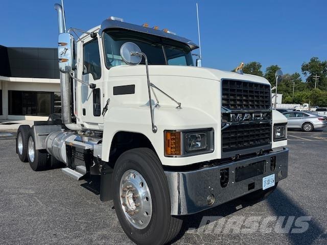 Mack PI64T Sadulveokid