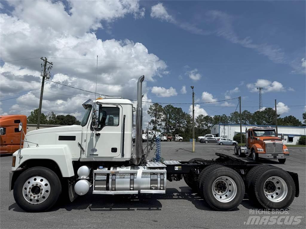 Mack PI64T Sadulveokid
