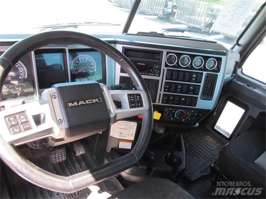 Mack PI64T Sadulveokid