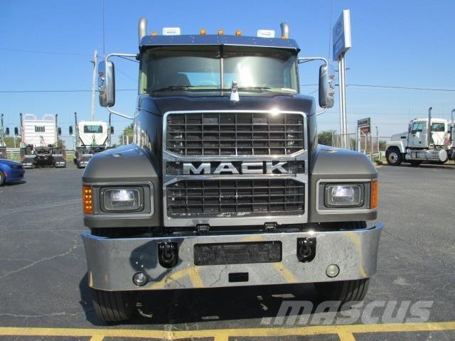 Mack PI64T Sadulveokid