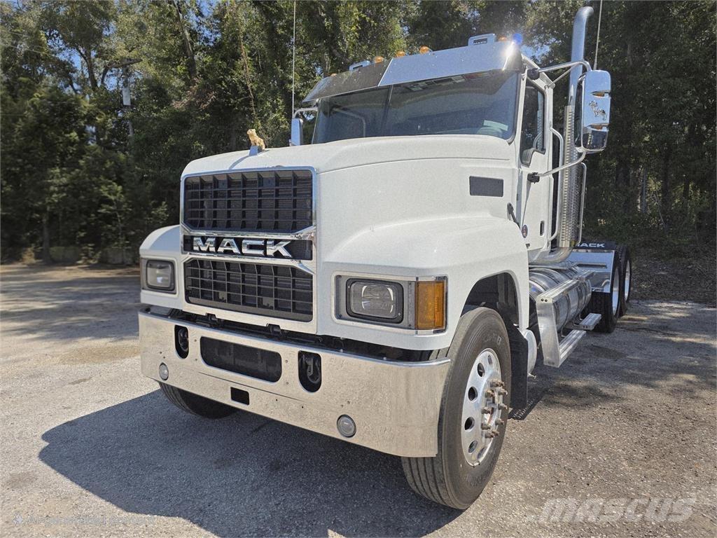 Mack PI64T Sadulveokid