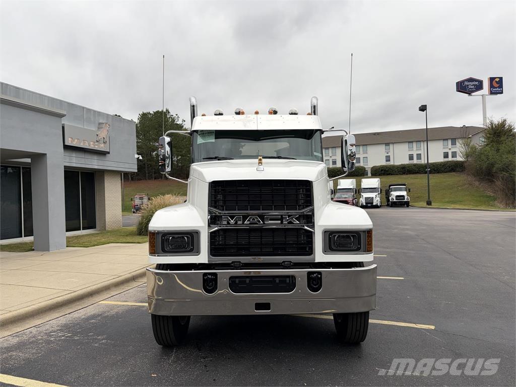 Mack PI64T Sadulveokid