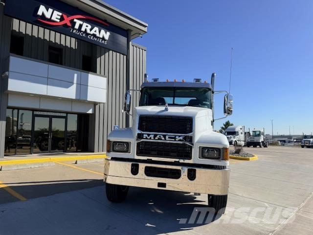 Mack PI64T Sadulveokid