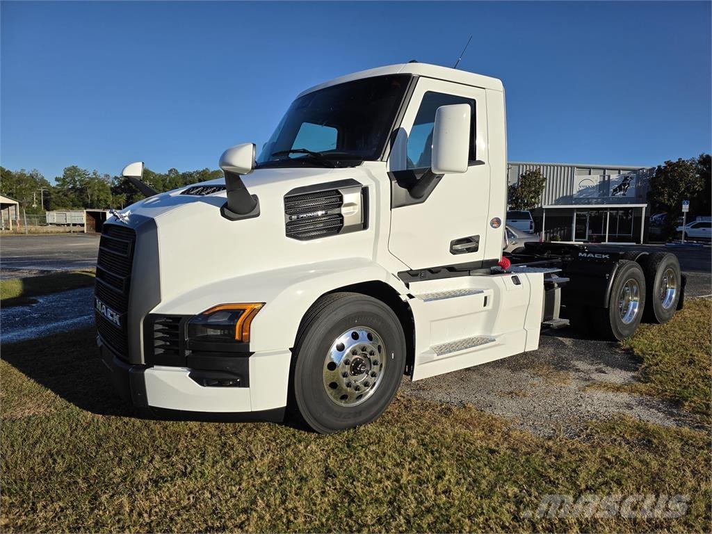 Mack PR64T Sadulveokid