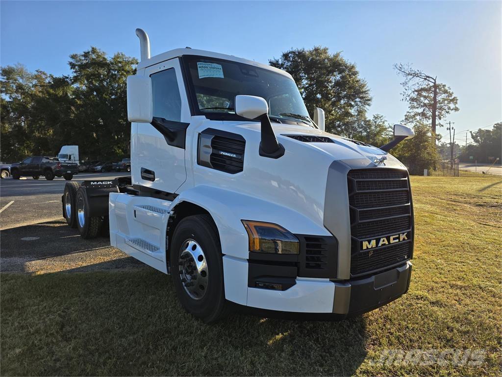 Mack PR64T Sadulveokid