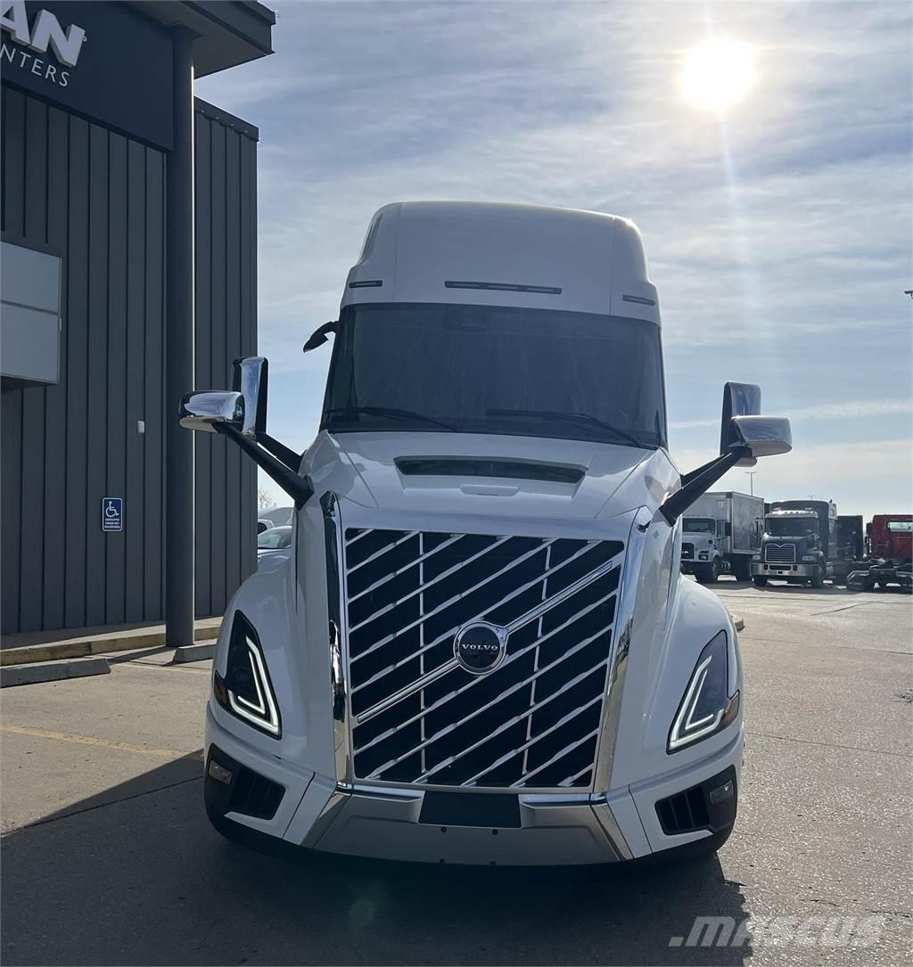 Volvo NEW VNL860 Sadulveokid
