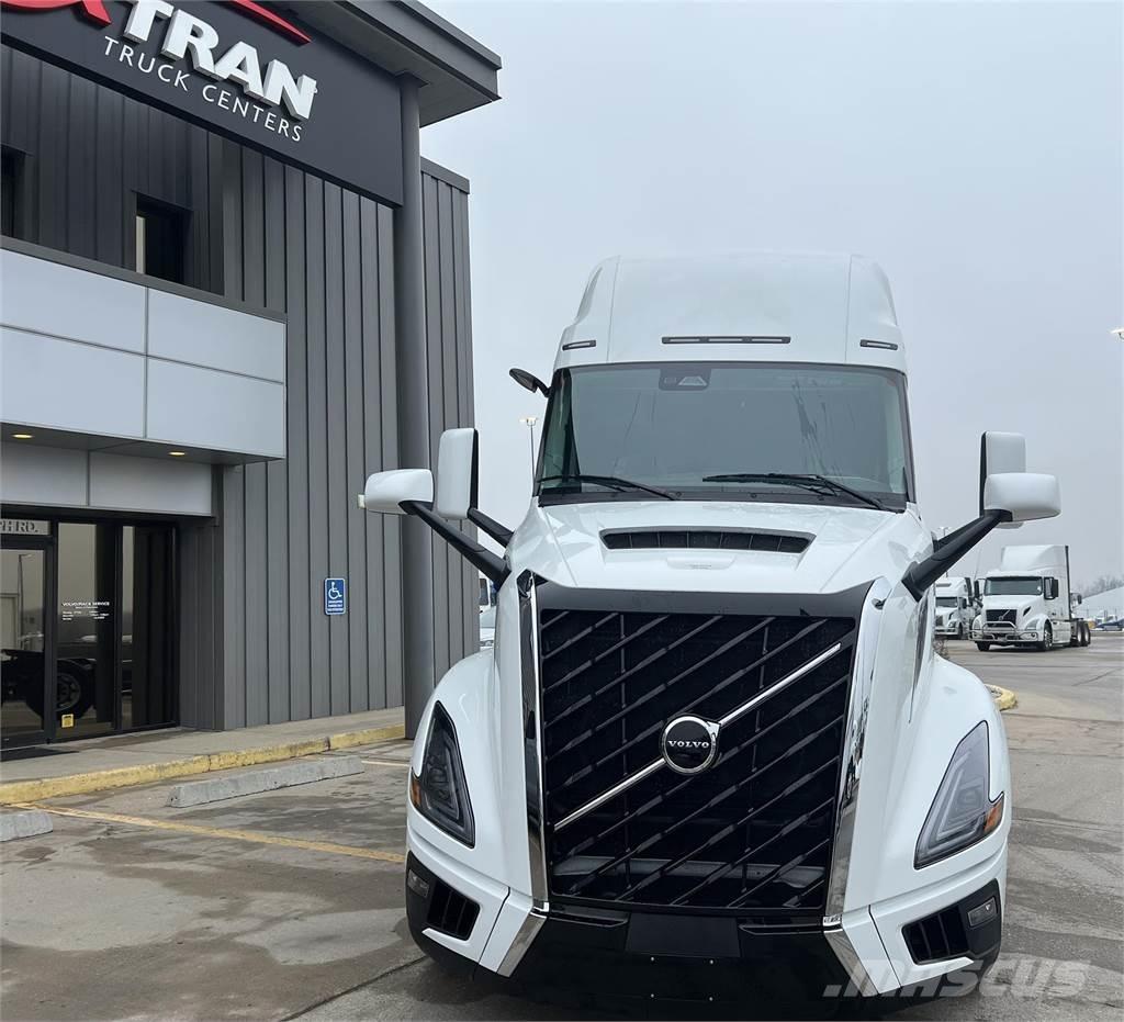 Volvo NEW VNL860 Sadulveokid