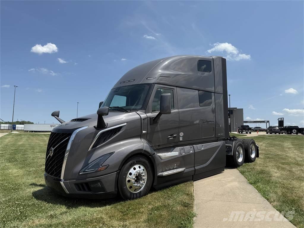 Volvo NEW VNL860 Sadulveokid