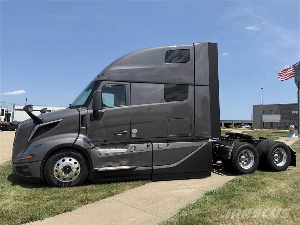 Volvo NEW VNL860 Sadulveokid