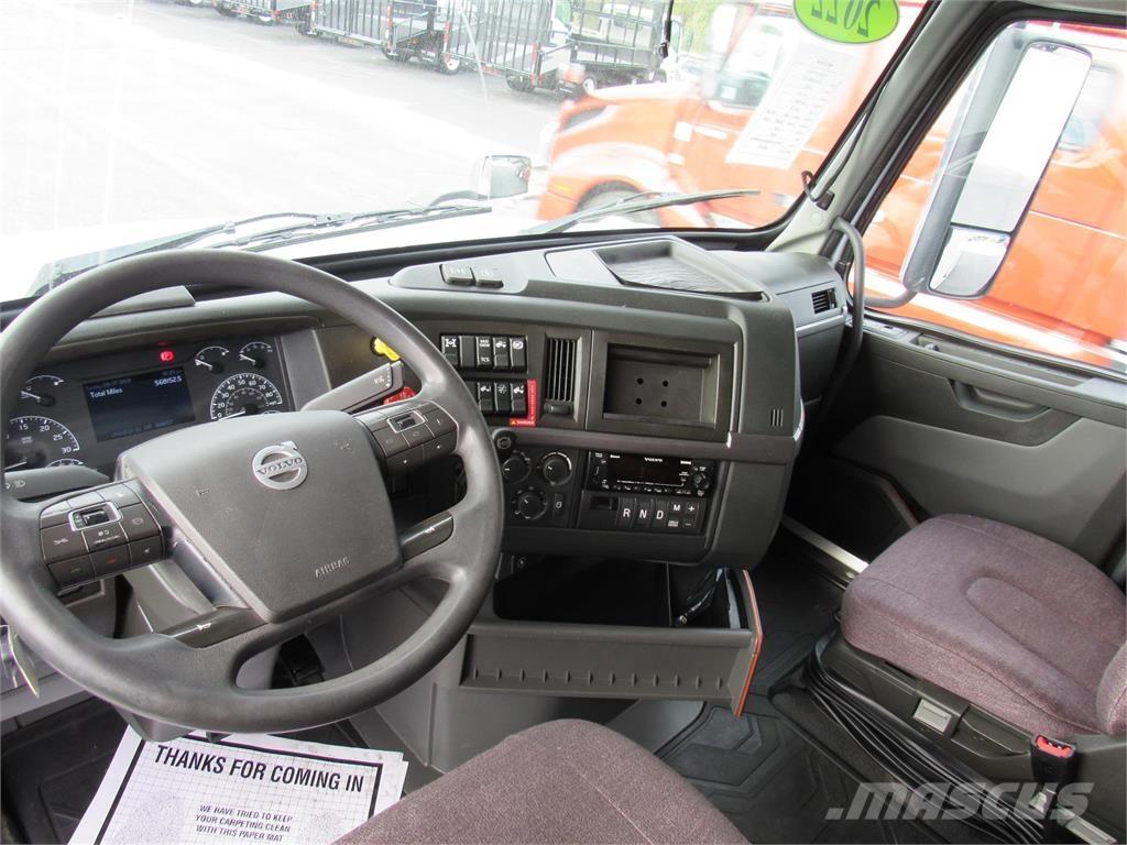 Volvo VNL 860 Sadulveokid