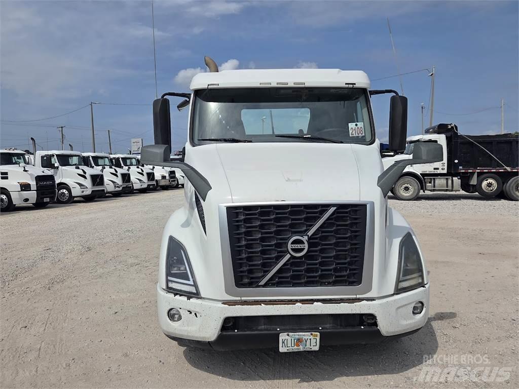 Volvo VNL64T300 Sadulveokid