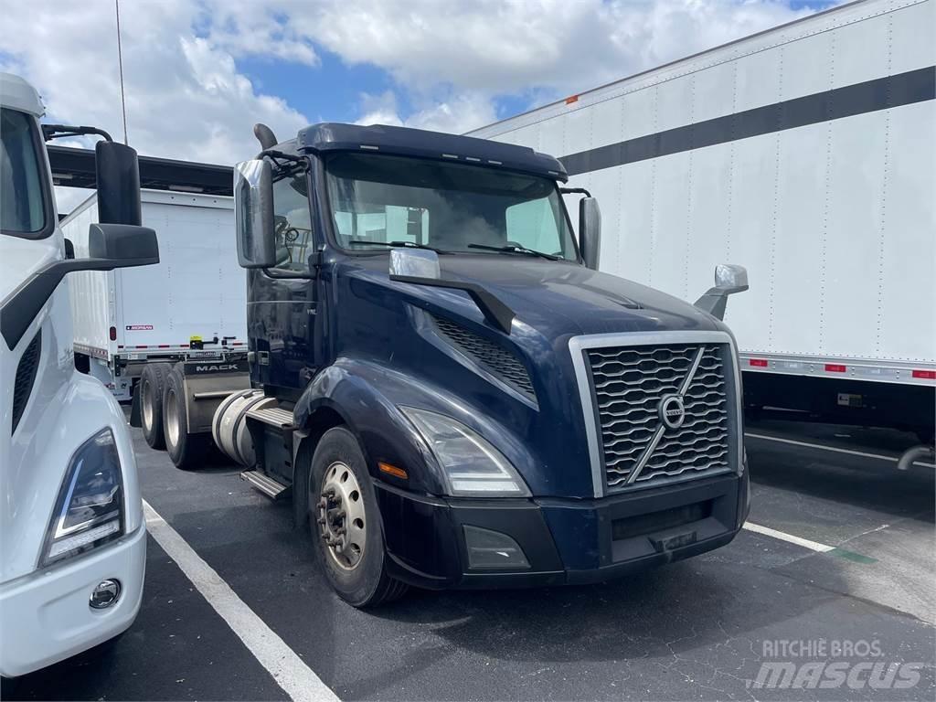Volvo VNL64T300 Sadulveokid