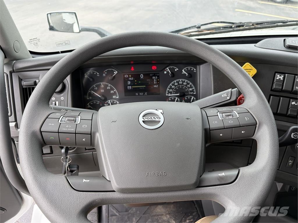 Volvo VNL64T740 Sadulveokid