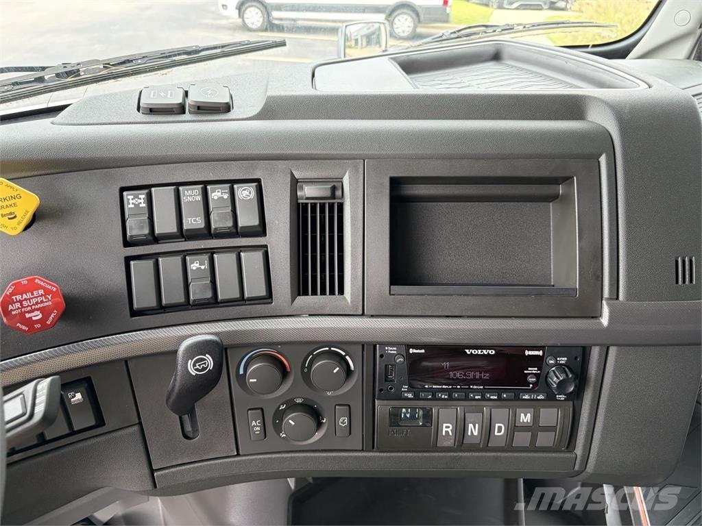Volvo VNL64T740 Sadulveokid