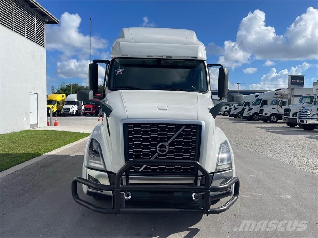 Volvo VNL64T760 Sadulveokid