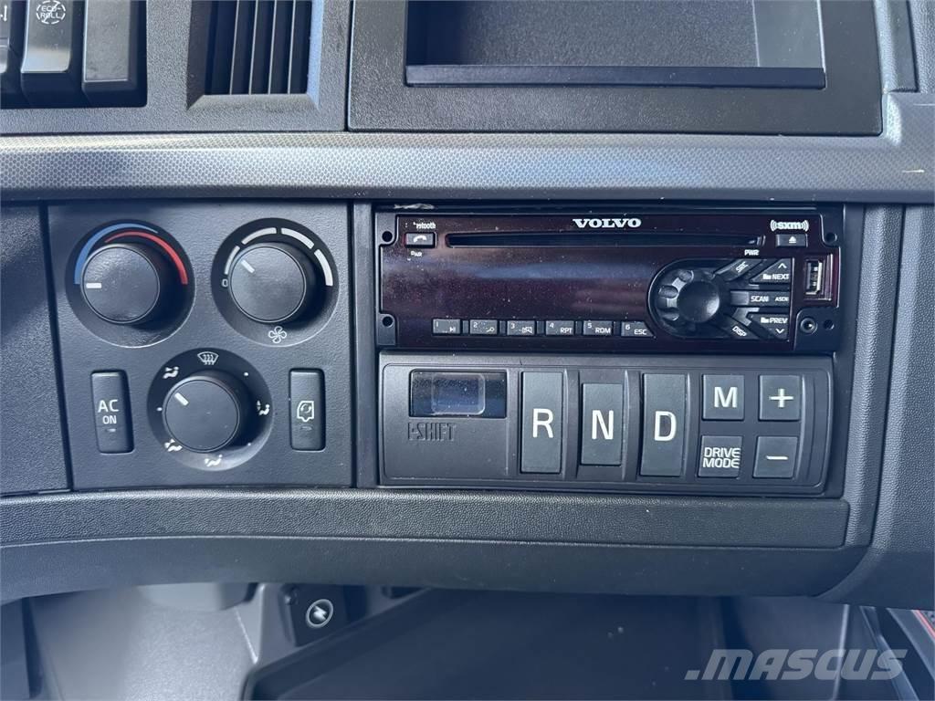 Volvo VNL64T760 Sadulveokid