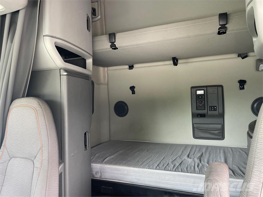 Volvo VNL64T760 Sadulveokid