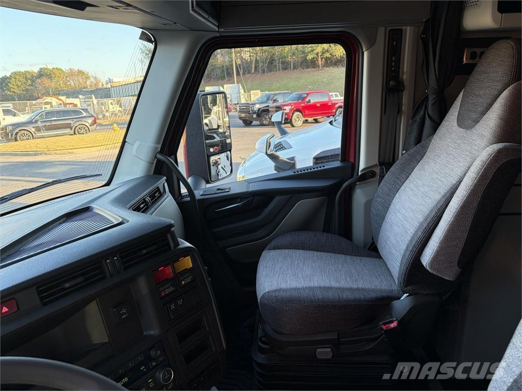 Volvo VNL64T840 Sadulveokid