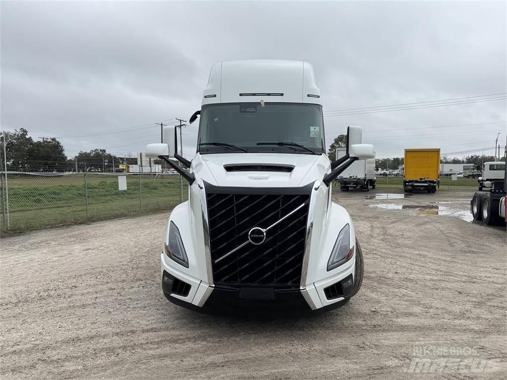Volvo VNL64T860 Sadulveokid