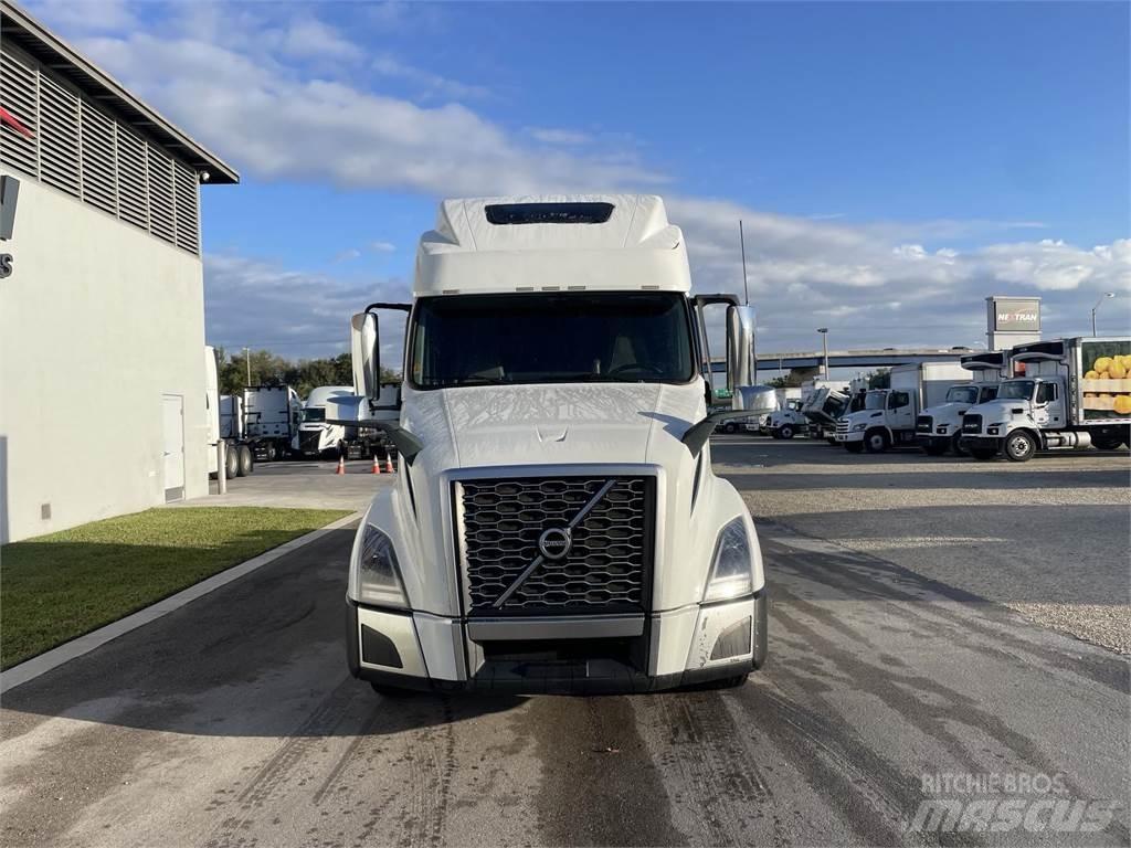 Volvo VNL64T860 Sadulveokid