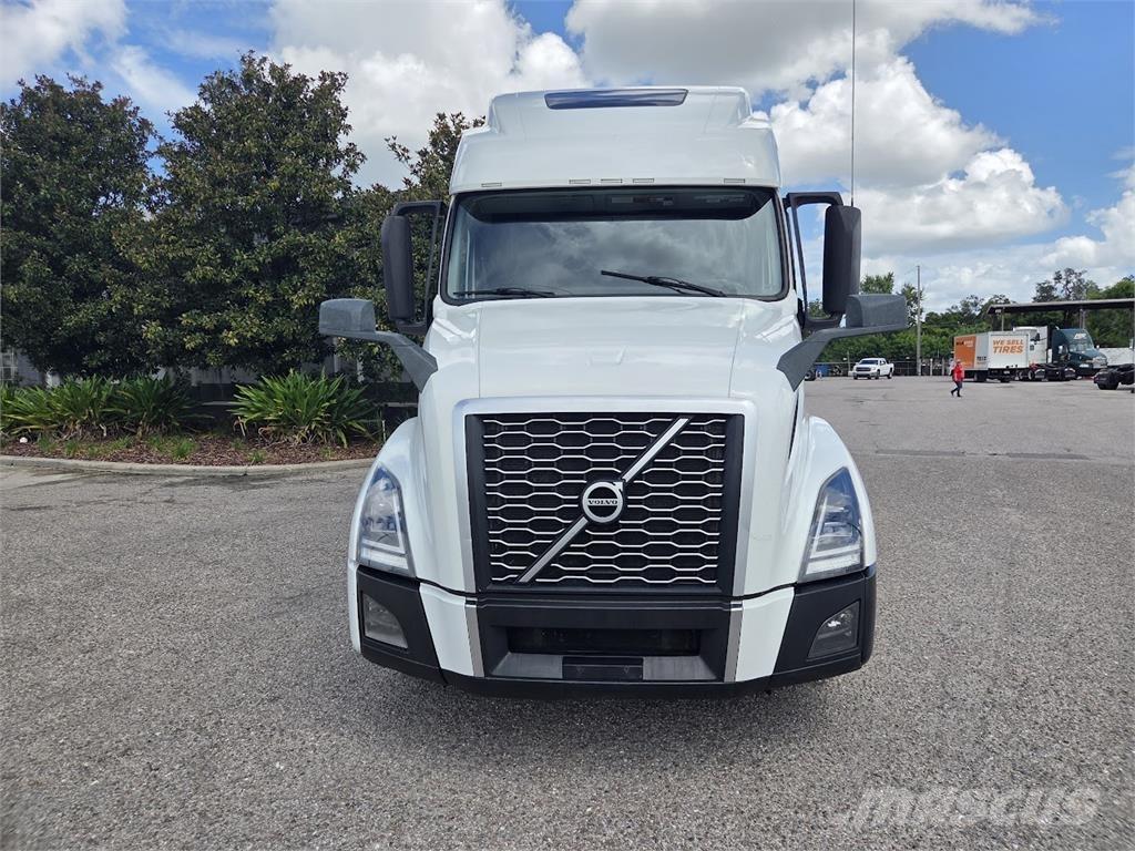 Volvo VNL64T860 Sadulveokid