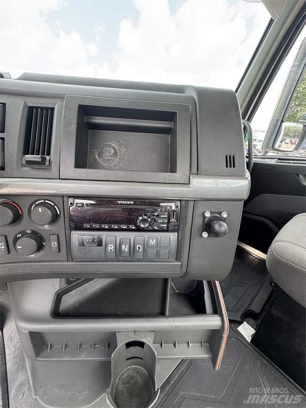 Volvo VNR64T300 Sadulveokid