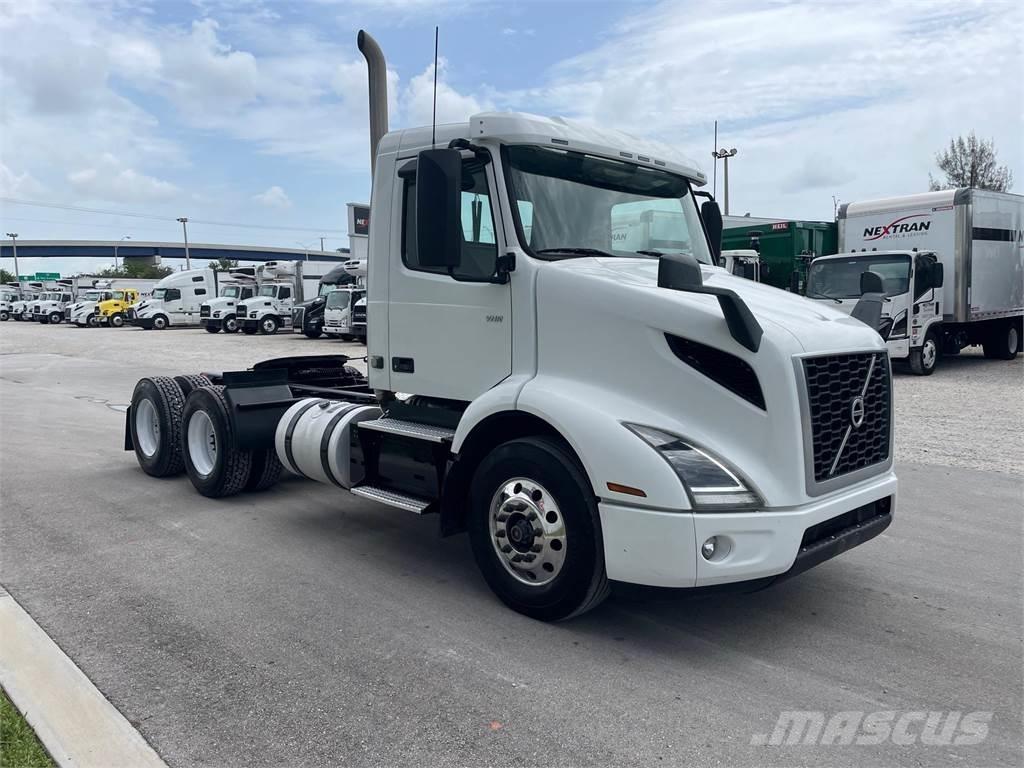 Volvo VNR64T300 Tractor Units