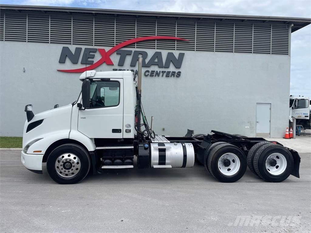 Volvo VNR64T300 Tractor Units