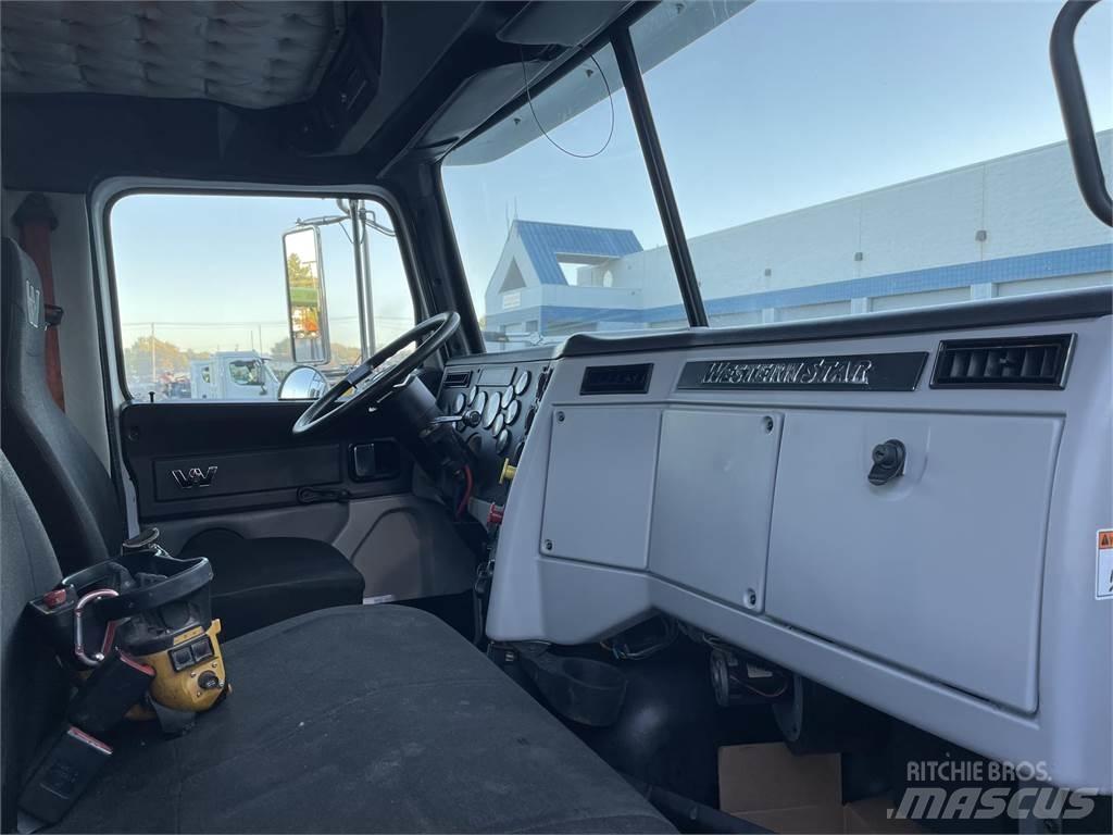 Western Star 4700SB Raamautod