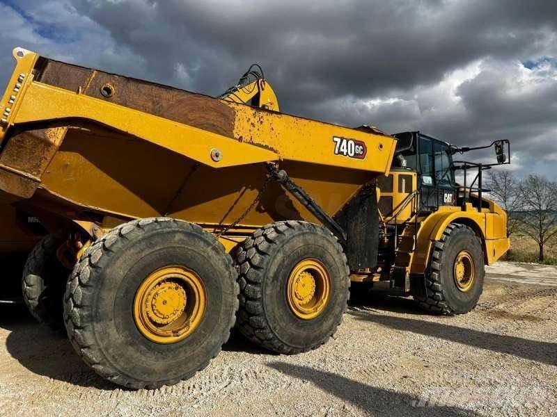 CAT 740GC Liigendraamiga pinnaseveokid