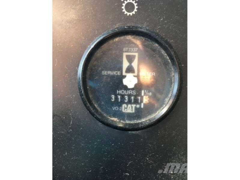 CAT 990 Rataslaadurid