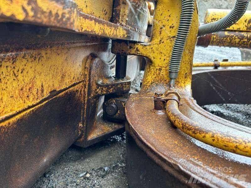 CAT D4H LGP Buldooserid