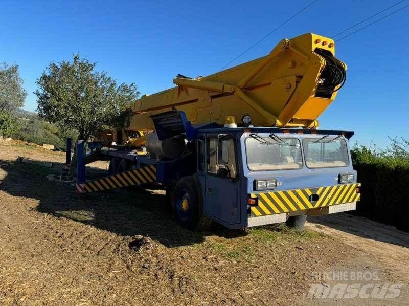 Condor 125/S Maastikutõstukid