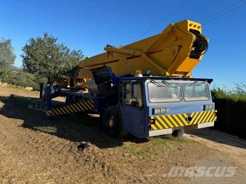 Condor 125/S Maastikutõstukid