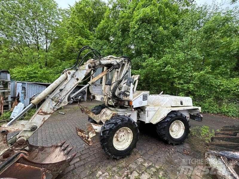 Mecalac 8CXI Ratasekskavaatorid