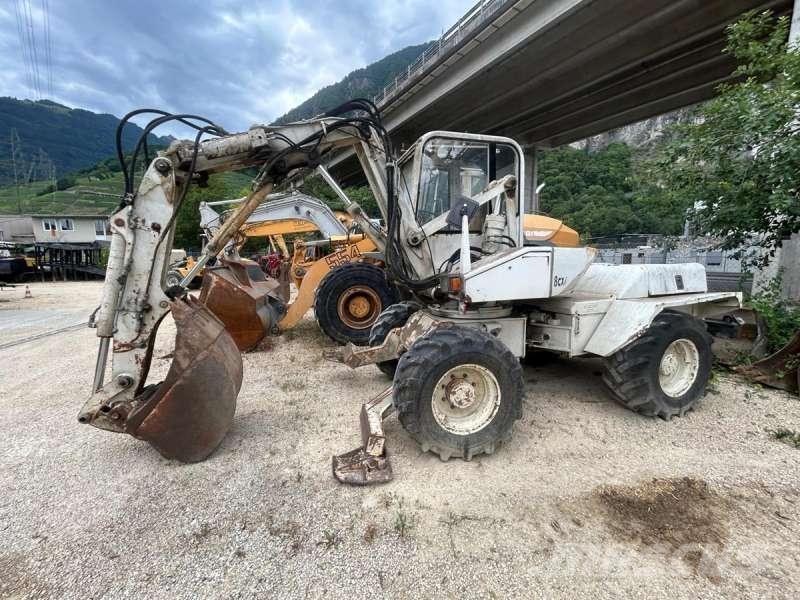 Mecalac 8CXI Ratasekskavaatorid