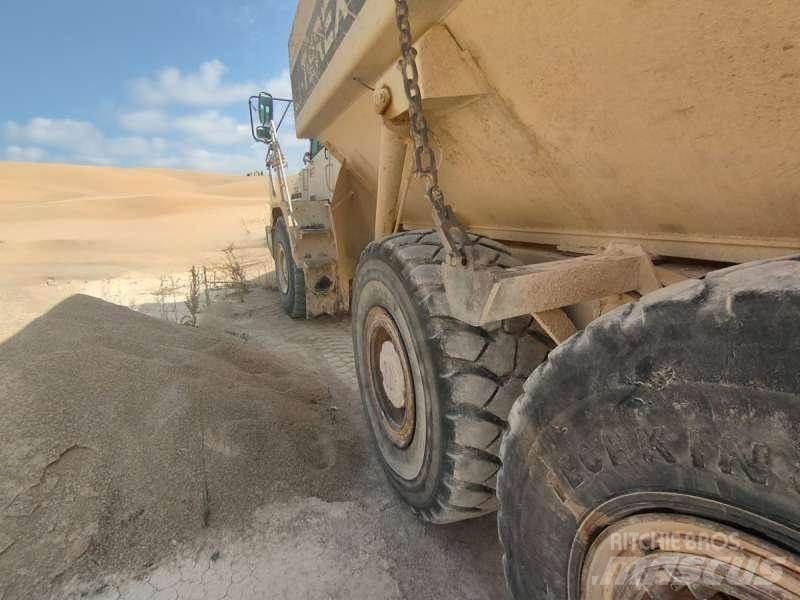 Terex TA30 Liigendraamiga pinnaseveokid