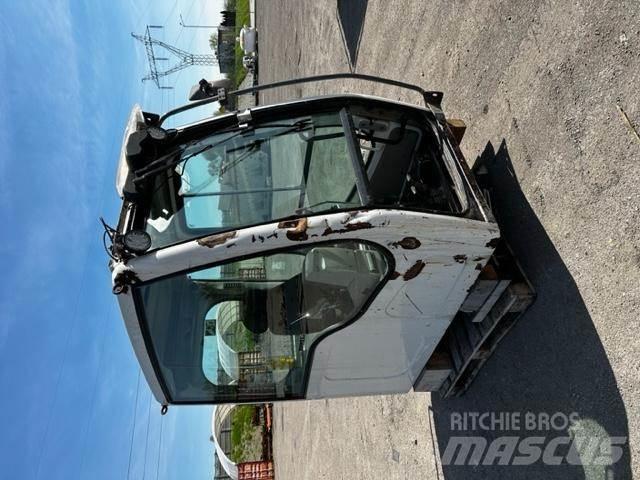 Liebherr R 906 Kabiinid