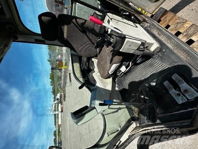 Liebherr R 906 Kabiinid