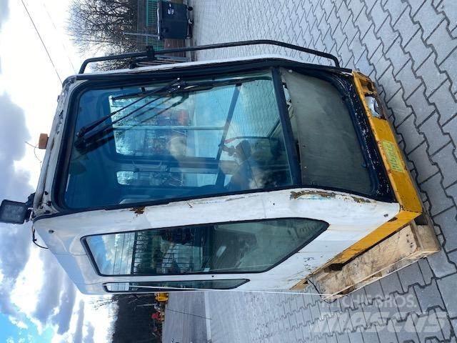 Liebherr R 914 B Kabiinid