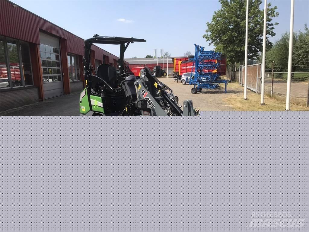 GiANT G2200E Frontaallaadurid ja ekskavaatorid