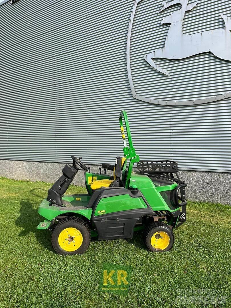 John Deere 1580 Muud golfiväljaku niidukid