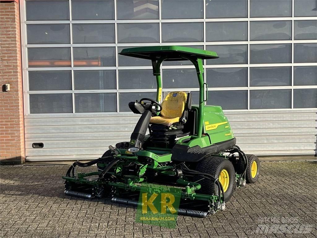 John Deere 8700A Greeni niidukid
